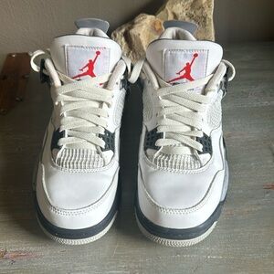 Air Jordan 4 Retro. White Cement. 840606-192